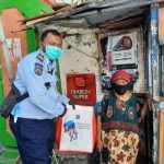 Lapas Tuban Salurkan Bantuan Sembako Kepada Puluhan Warga Terdampak Covid 1
