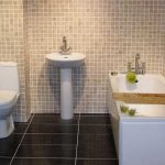 Model keramik kamar mandi modern dengan kombinasi yang bervariasi dan keren